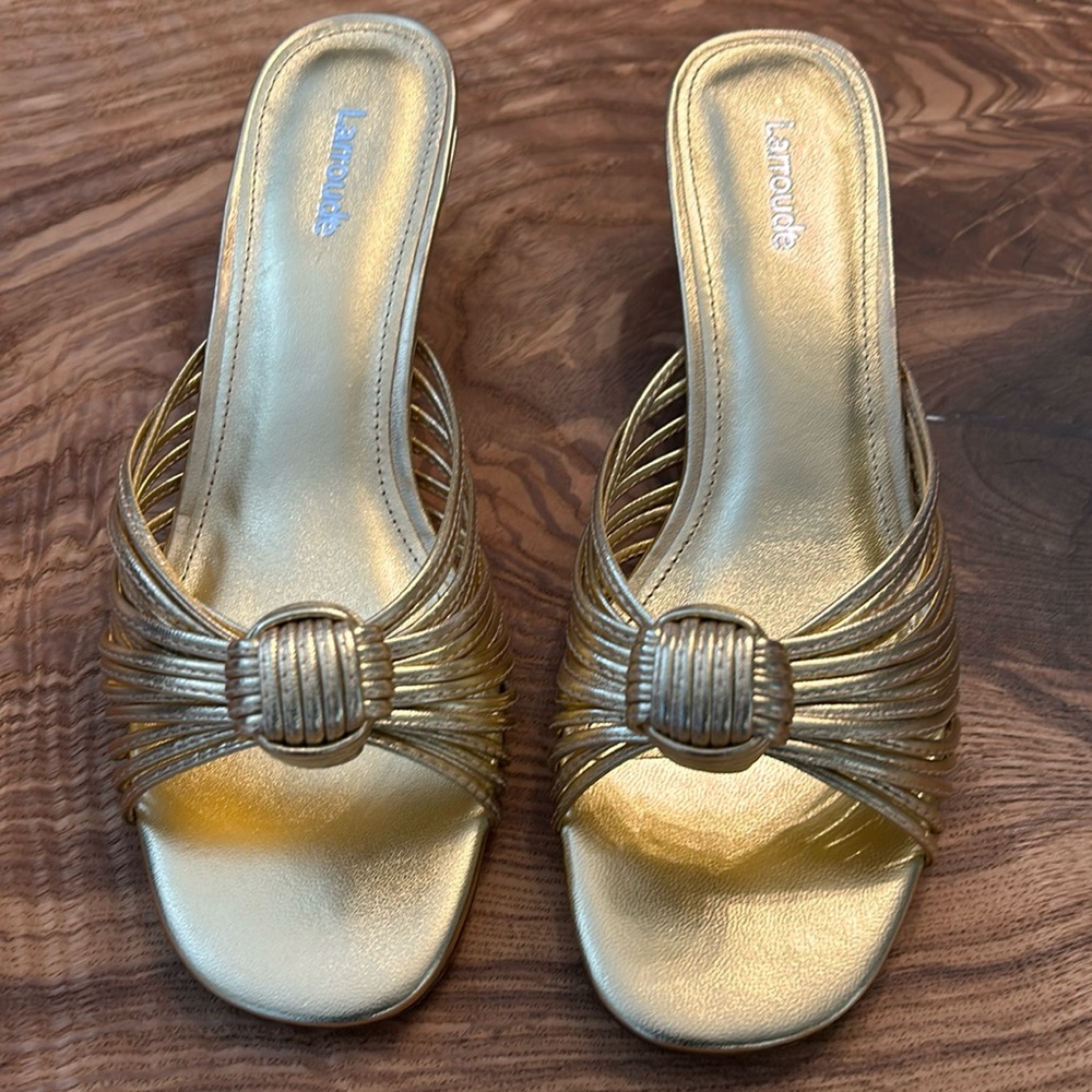Brand new Larroude kitten heels
